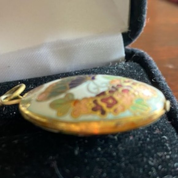 VINTAGE Chinese WHITE w/ gold OVAL Flower & BUTTERFLY CLOISSONE PENDANT * - Picture 5 of 7